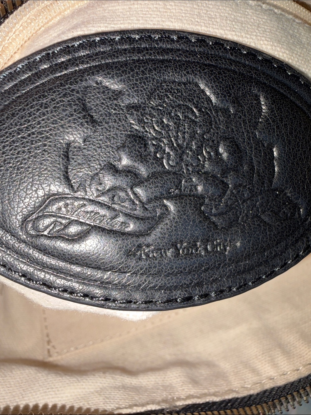 New Amstredam Leatherworks Silas Crossbody - Picture 7 of 9